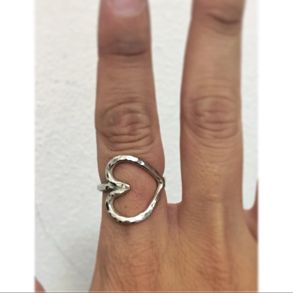 Sideways heart ring